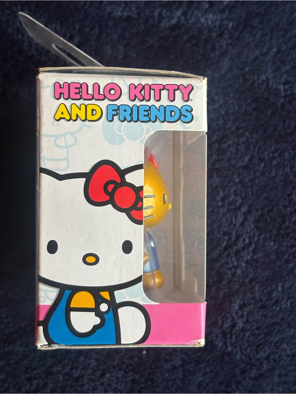 Hello Kitty Die-Cast Figure - Gold, Blue & Red - Picture 4 of 5